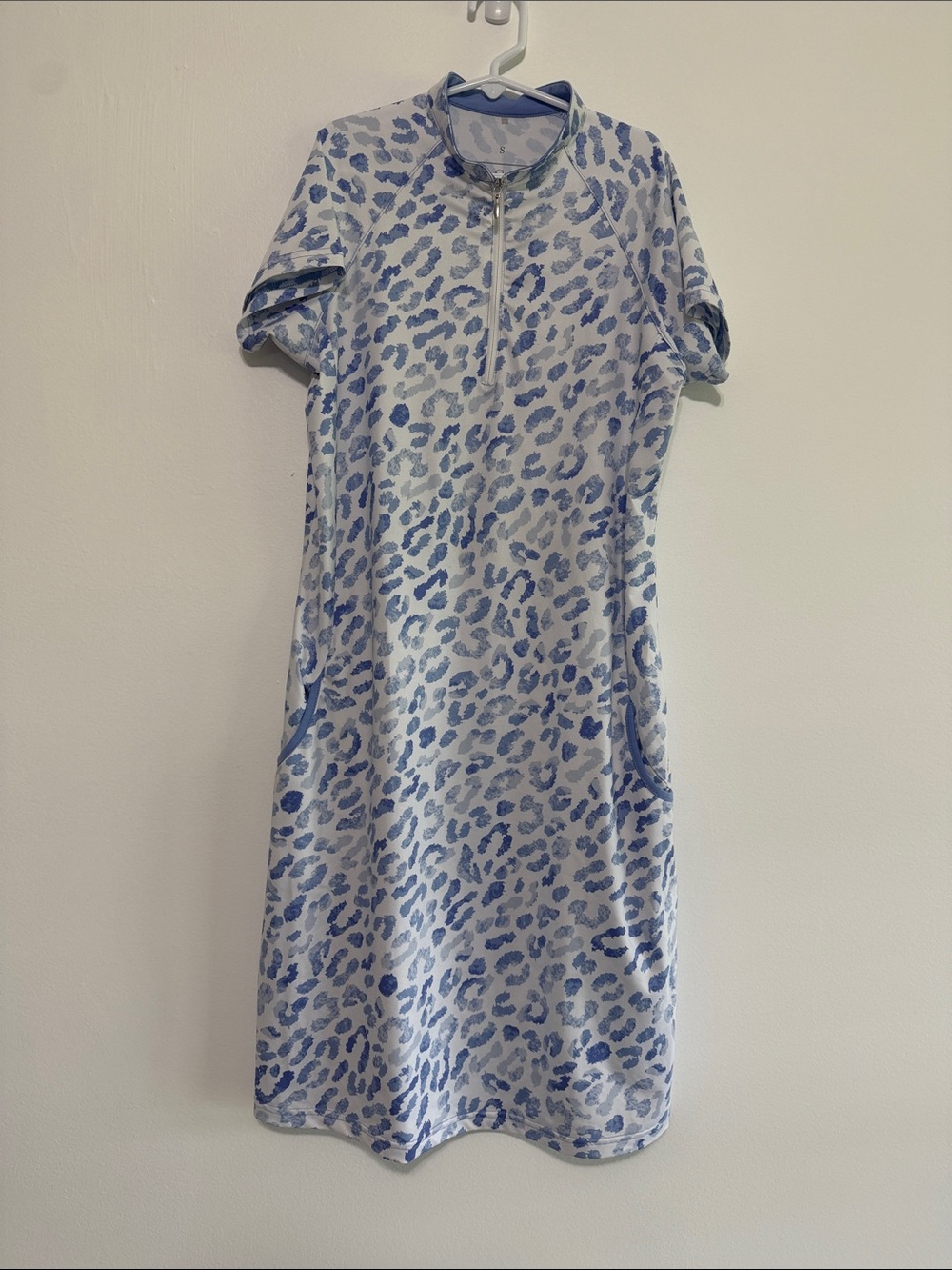 Girls' Light Blue Leopard-Print Casual Dress with Zip Front